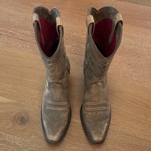 Ariat women’s cowboy boots size 7 B